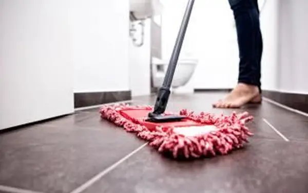 식초로 타일 바닥을 청소하는 방법