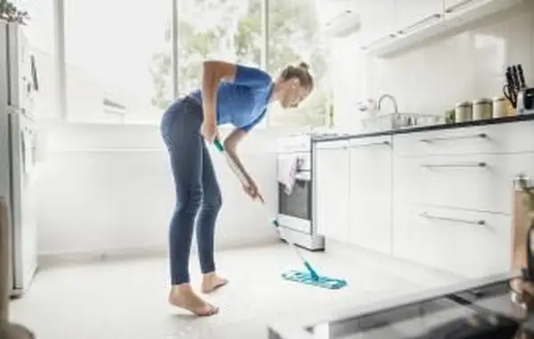 セラミックタイルの床を掃除する方法