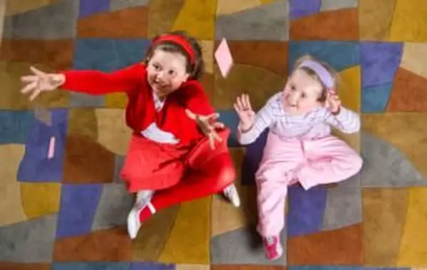 אריחי שטיח מופשטים