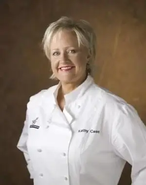 シェフのキャシー・ケーシーが最高のレモンメレンゲパイを披露