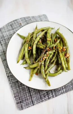 Haricots verts à l'ail et miso