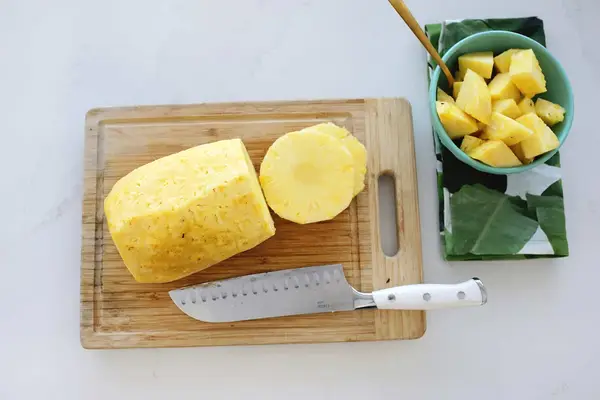 slicing a pineapple into rounds