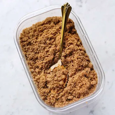 Como amolecer o açúcar mascavo