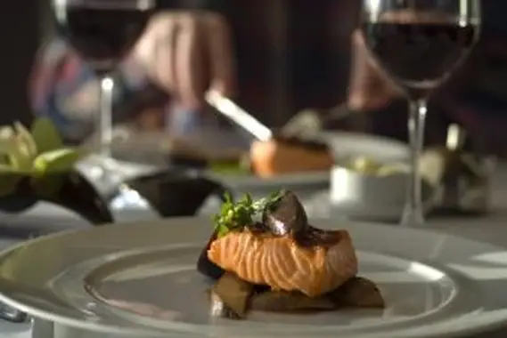 8 vín, ktoré idú najlepšie s lososom