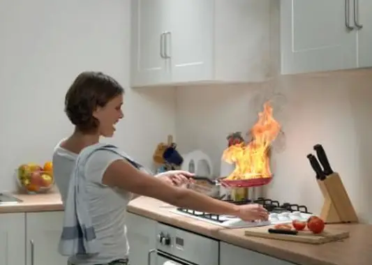 フライパンを燃やす