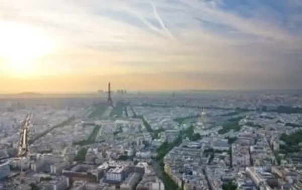 エッフェル塔はどこにありますか