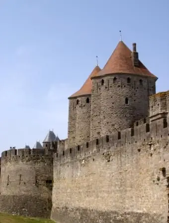 https://cf.ltkcdn.net/french/images/slide/124724-361x500-carcassone.webp