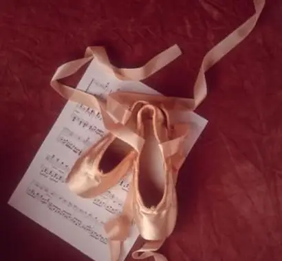 https://cf.ltkcdn.net/french/images/slide/124725-512x500-pointe-shoes.webp