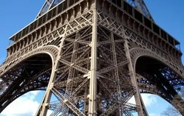 https://cf.ltkcdn.net/french/images/slide/124874-850x565r1-2nd_floor_eiffel.webp