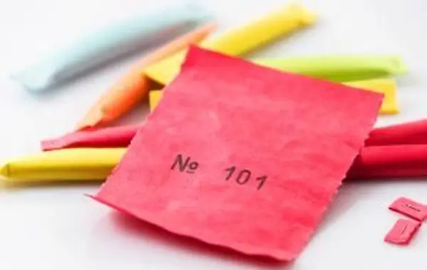 Rote Tombola mit Nummer