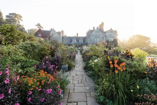 Entdecken Sie William Robinsons Wildgarten im Gravetye Manor