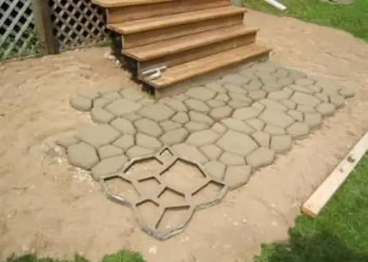 Form zur Herstellung von Betonpflastersteinen