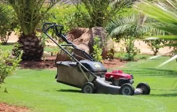 použitá kosačka na trávu