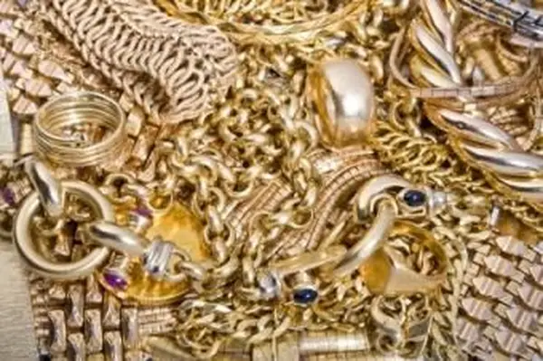 Gdzie mogę sprzedać moją złotą biżuterię? Za I przeciw