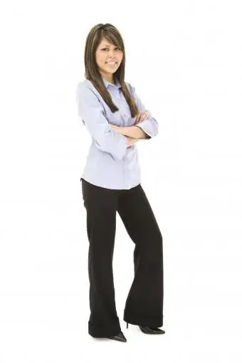 אישה במכנסיים