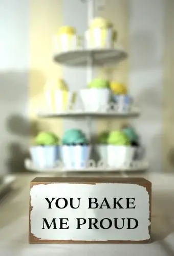 Süßigkeiten-Ecke mit Botschaft auf dem Tisch