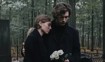 52 ציטוטים מנחמים ומעוררי השראה כשאתה חווה את מותו של חבר