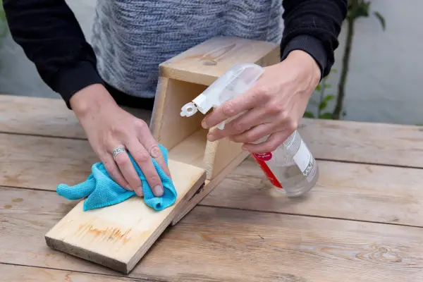 Disinfecting the nest box