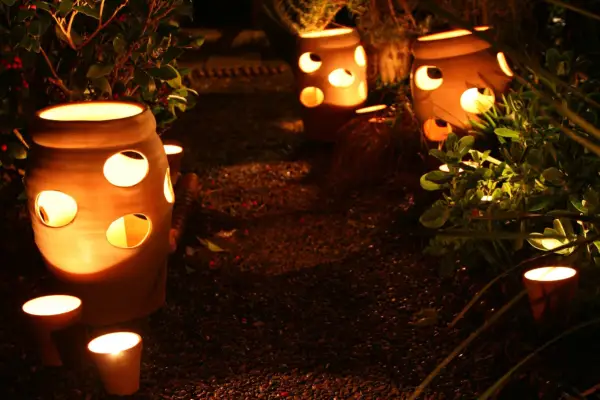 Strawberry pots used to create dramatic lighting