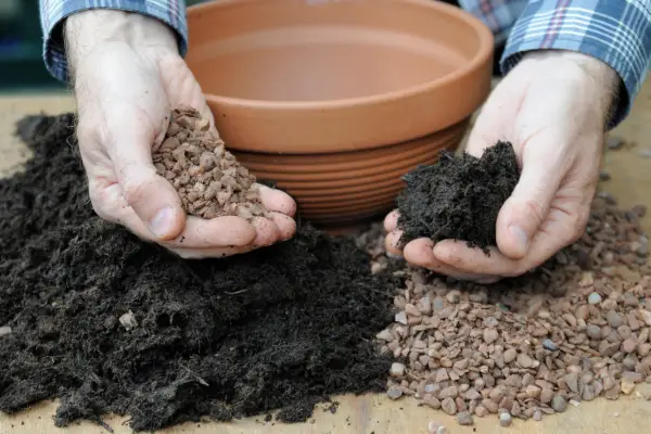 Adding grit to compost