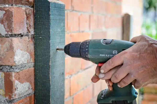 Screwing wooden pieces to the wall