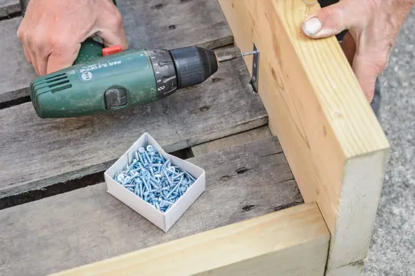 Fixing metal braces to the frame