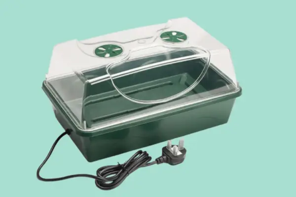 2048x1365_EarlyGrow Heated Electric Shatter Resistant Medium Propagator