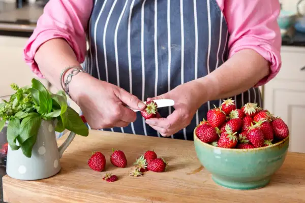 Hulling strawberries