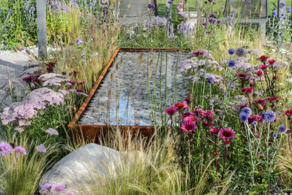 Rectangular water feature