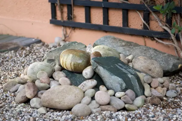 Pebble pile water feature