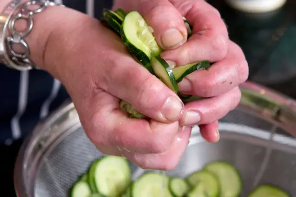 Squeezing the cucumber slices