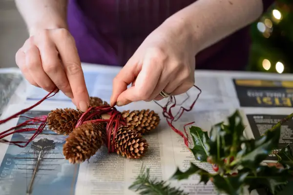 Wrapping the raffia around the star