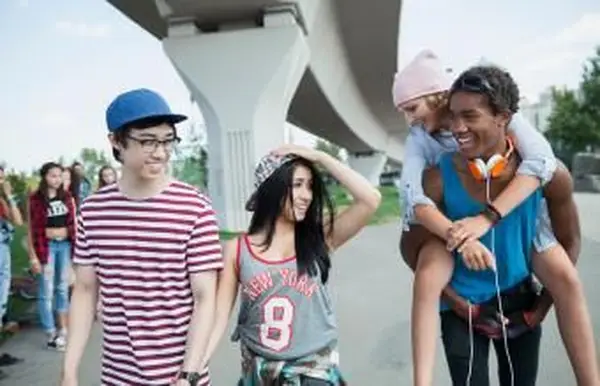 Nastoletnie pary spotykają się