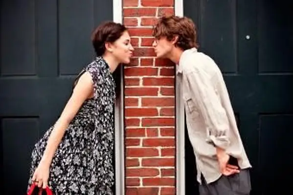 ティーンエイジャーのためのファーストキスのヒント