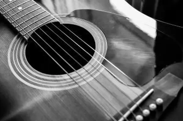 Le migliori corde per chitarra acustica