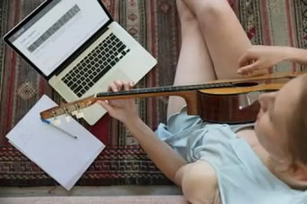 אפליקציית גיטרה מקוונת