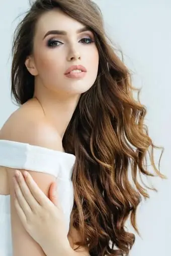 15 idées de couleur de cheveux châtains pour une chaleur et une dimension magnifiques