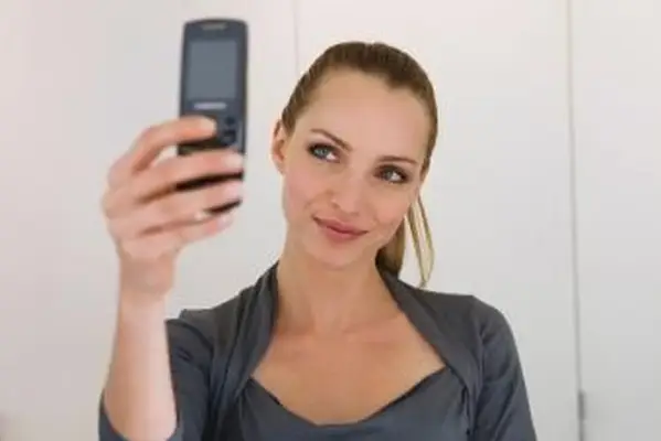 Ženské vlasy stiahnuté pri selfie