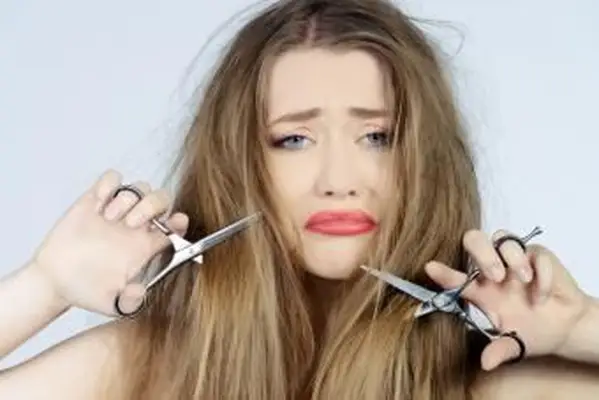 8 façons de se remettre d'une mauvaise coupe de cheveux