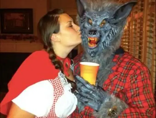 小さな赤い乗馬フードと大きな悪いオオカミのコスチューム