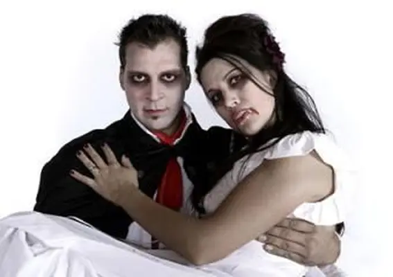 Einfaches Vampir-Make-up für Männer und Frauen