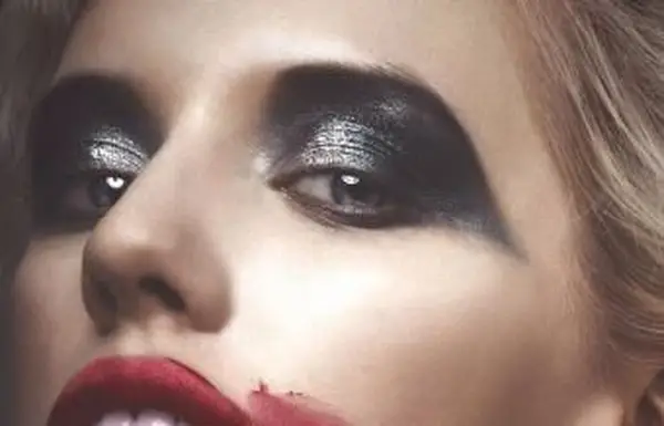 Maquilhagem de olhos de vampiro