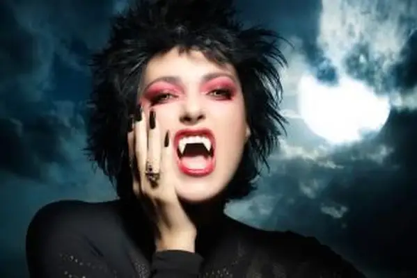 Linda garota vampira
