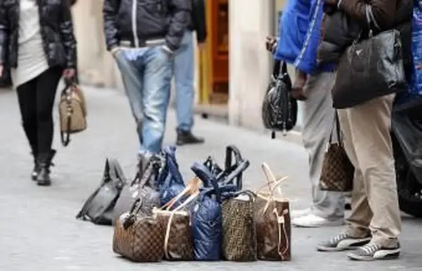Ako odhaliť falošné dizajnérske tašky