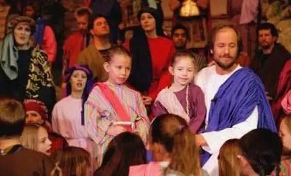 子供のためのイースター劇とスキットを見つける