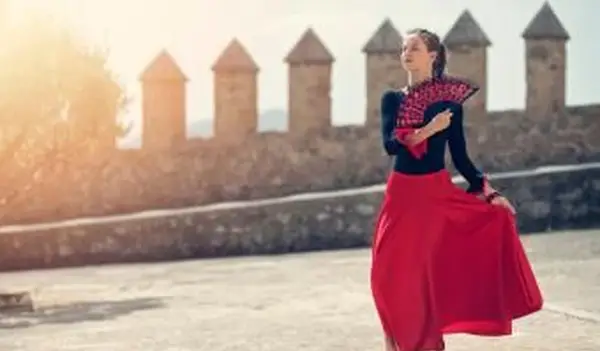 Tańcząca hiszpańska dziewczyna