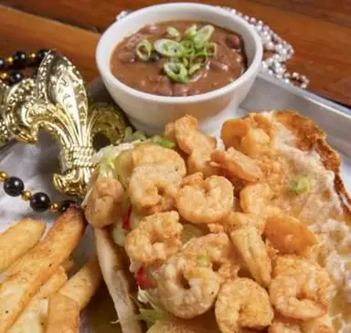 שרימפס PoBoy ביום שלישי השמן