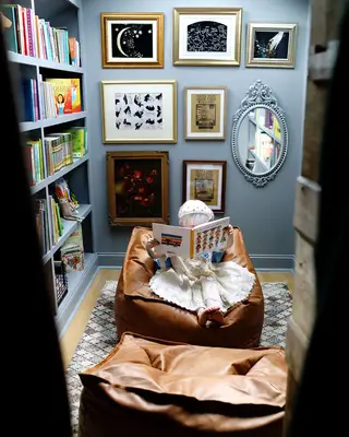 Narnia Wardrobe - Biblioteca Infantil Hidden