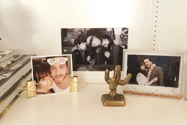 5 (Simple!) Ways To Display Family Photos