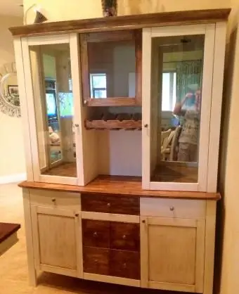 チョークペイント後の中国のキャビネット